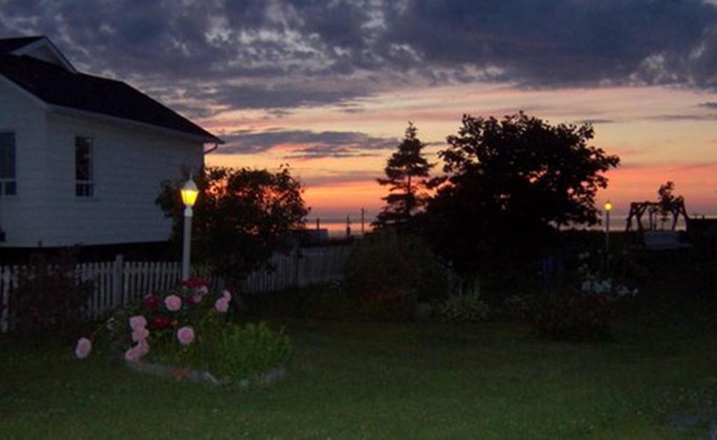 Gite La Ptite Falaise Hebergement Touristique Sainte Anne-des-Chênes Eksteriør billede