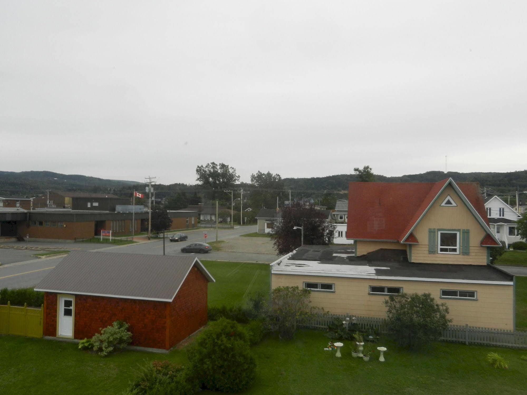 Gite La Ptite Falaise Hebergement Touristique Sainte Anne-des-Chênes Eksteriør billede
